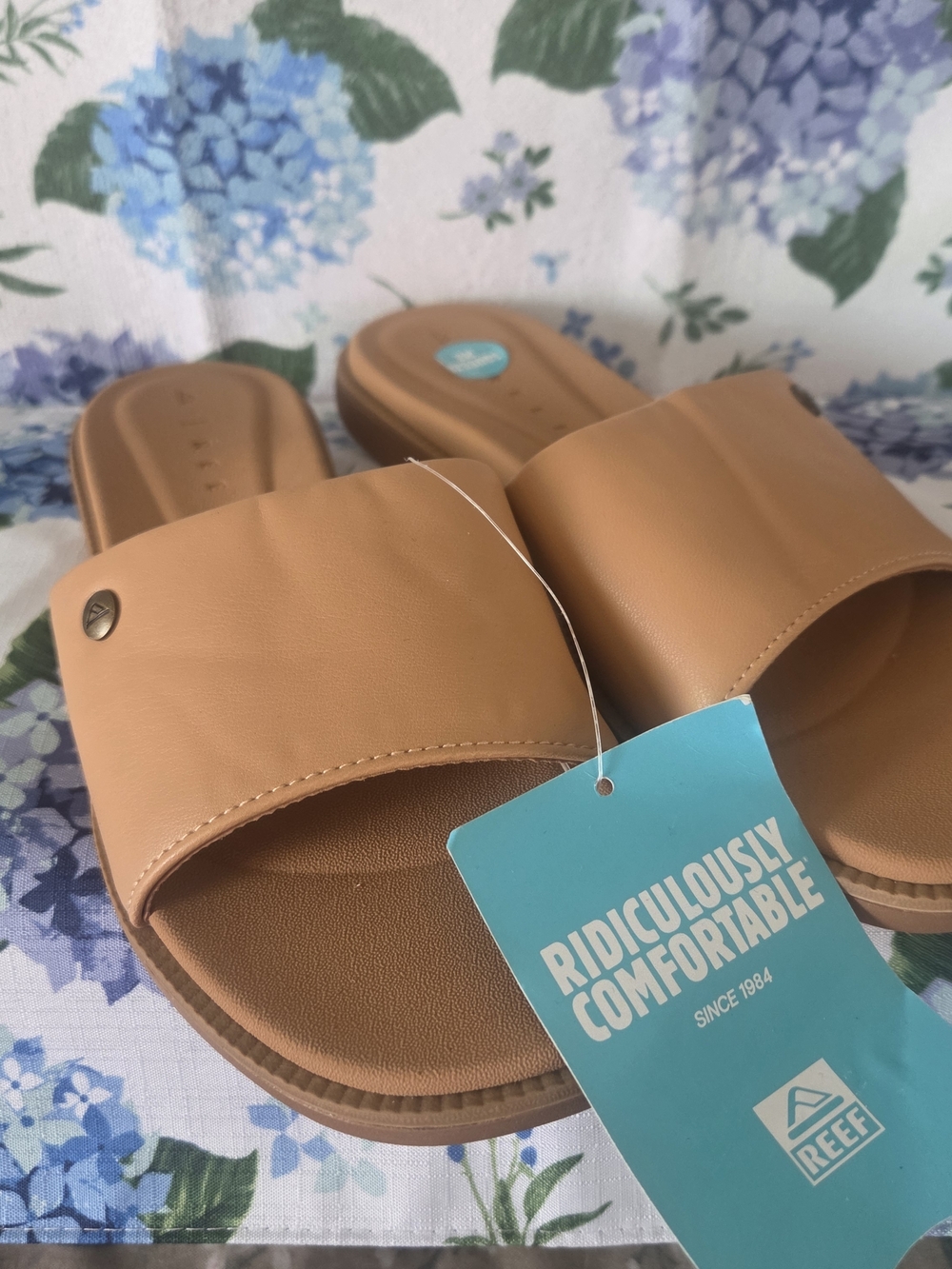 Reef Women’s Tan Slide Sandals